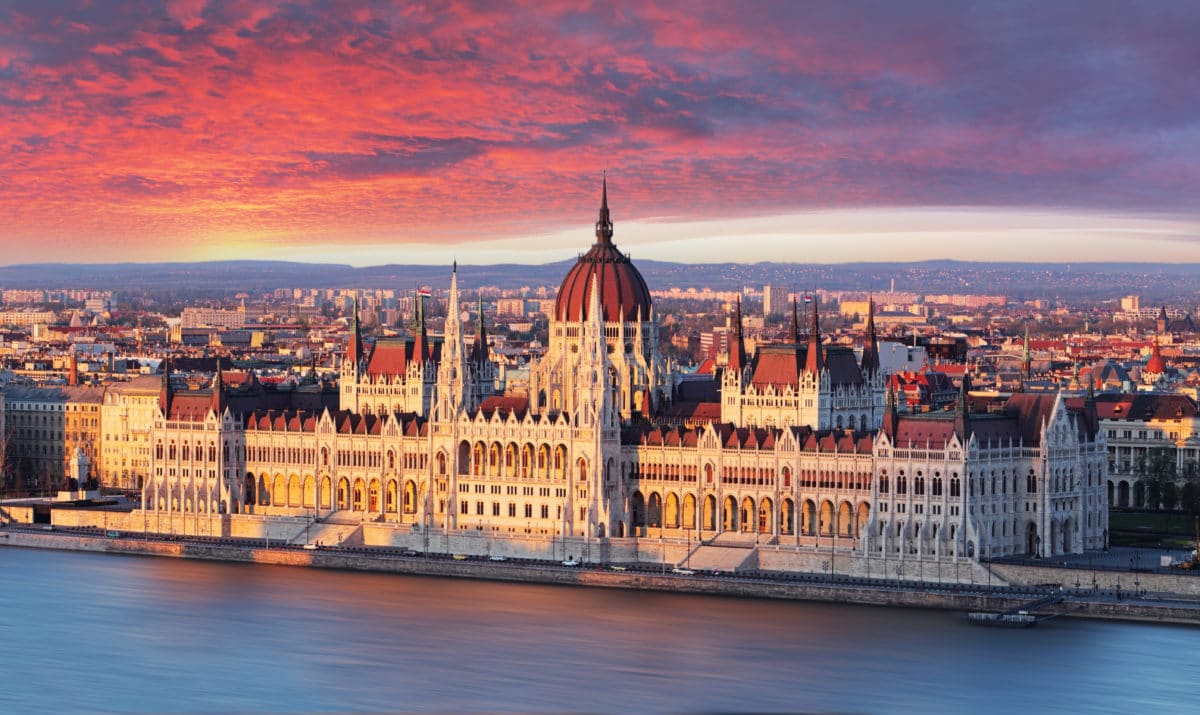 ماهى عاصمة هنغاريا و خريطة وعلم وعدد سكان هنغاريا