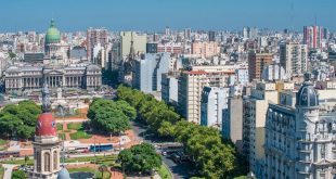 صورة من أعلى في اتجاه أفقي لمباني عاصمة الأرجنتين